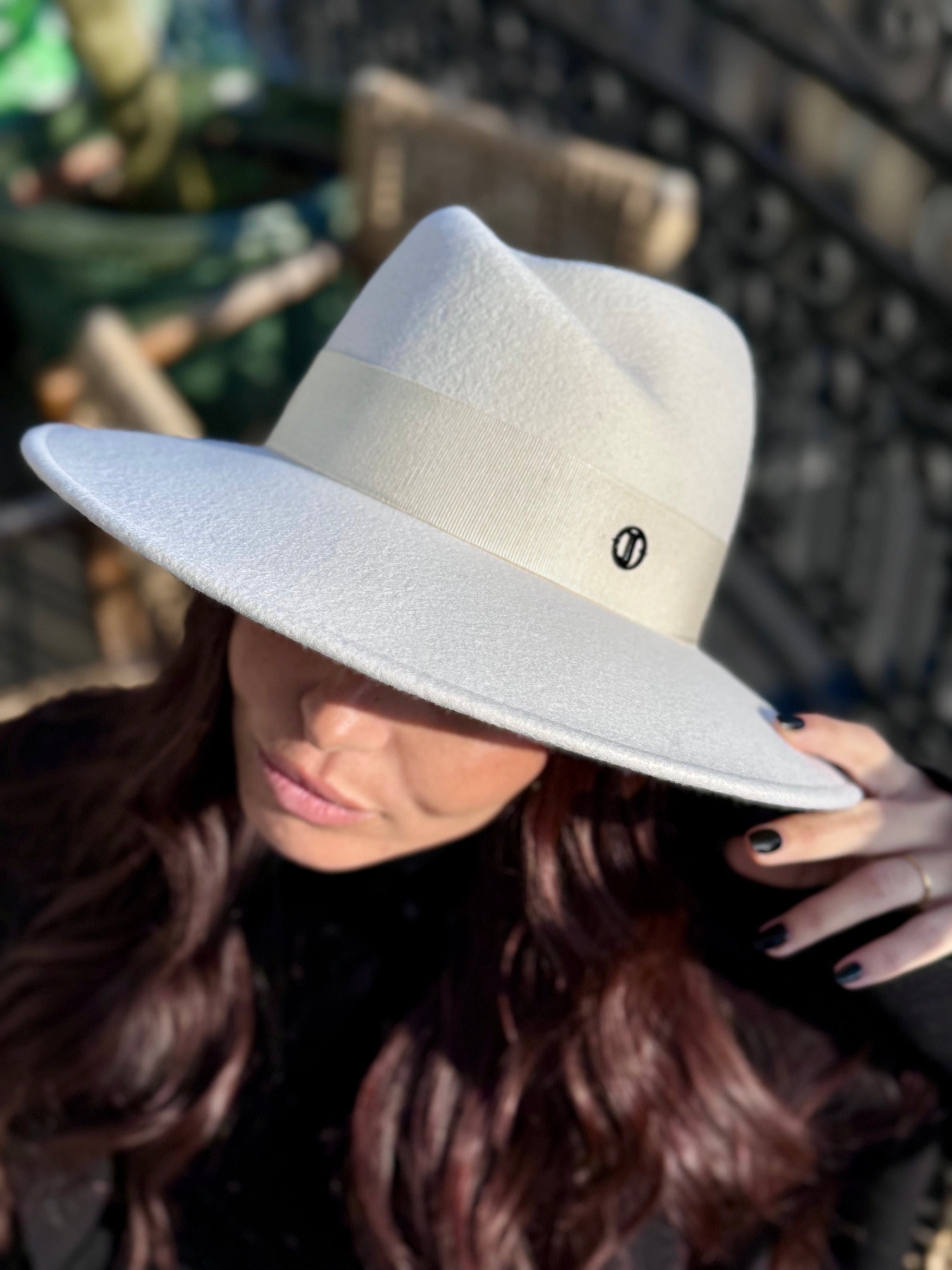 Chloé ASYMÉTRIQUE en Laine Bord 8cm
