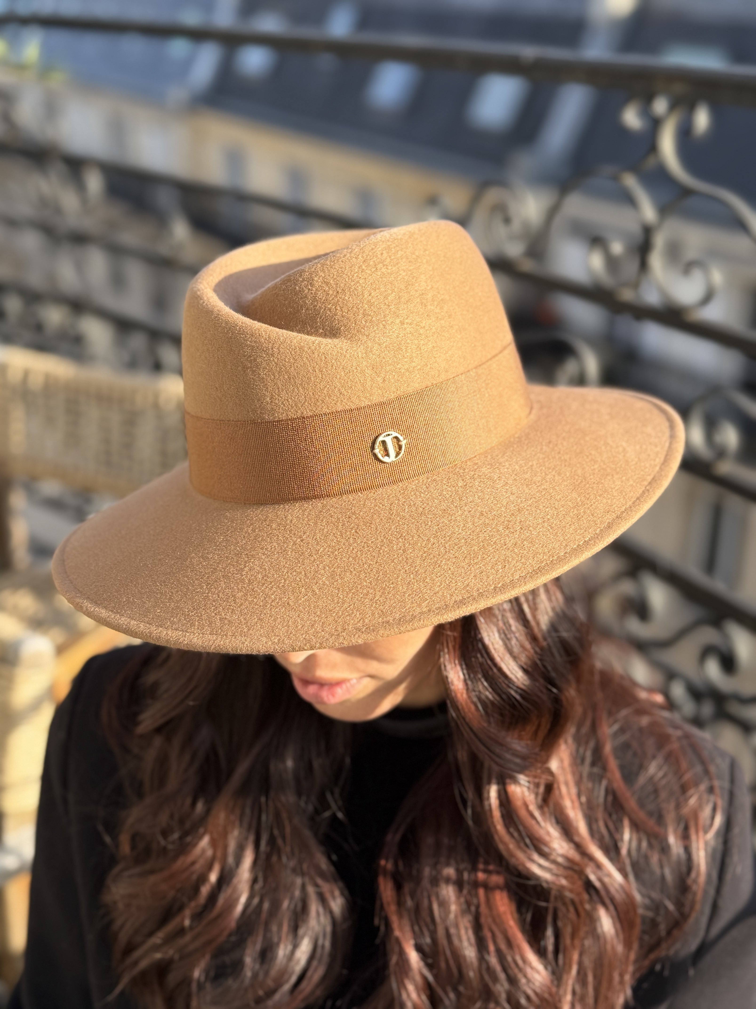 Chloé ASYMÉTRIQUE en Laine Bord 8cm