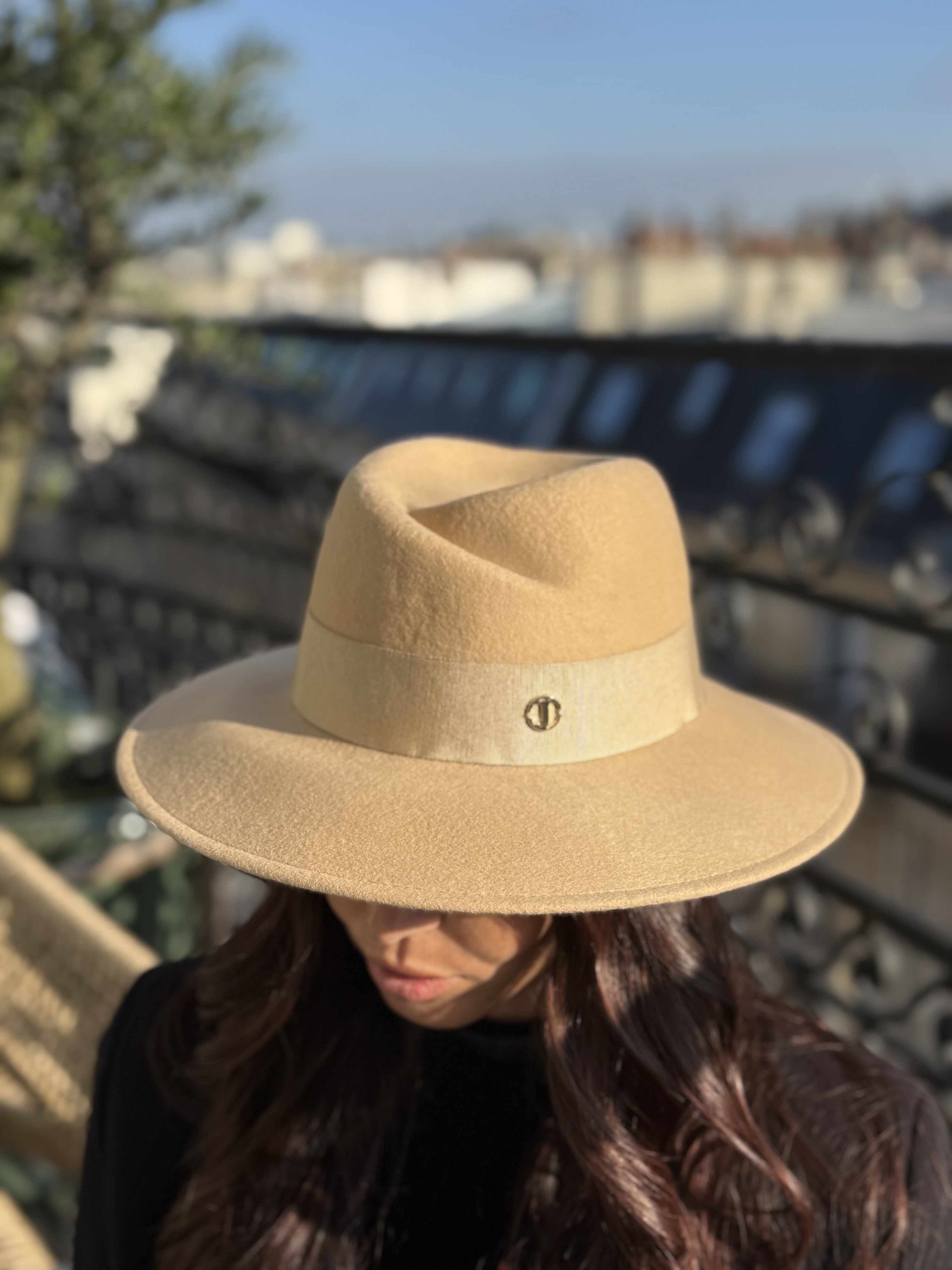 Chloé ASYMÉTRIQUE en Laine Bord 8cm