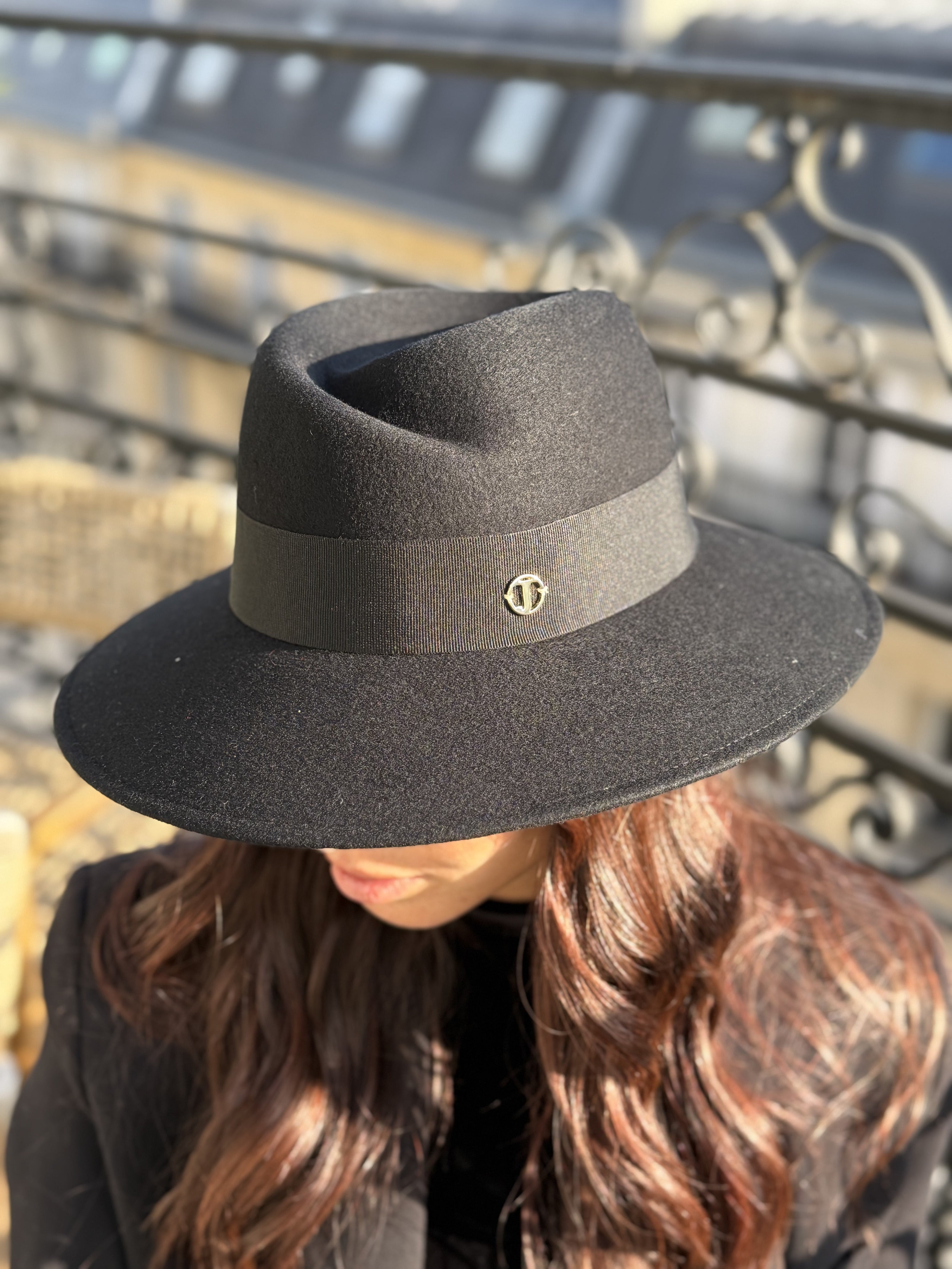 Chloé ASYMÉTRIQUE en Laine Bord 8cm