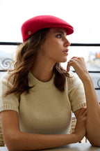 Casquette Plate Bombée en Laine Rouge