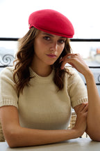 Casquette Plate Bombée en Laine Rouge