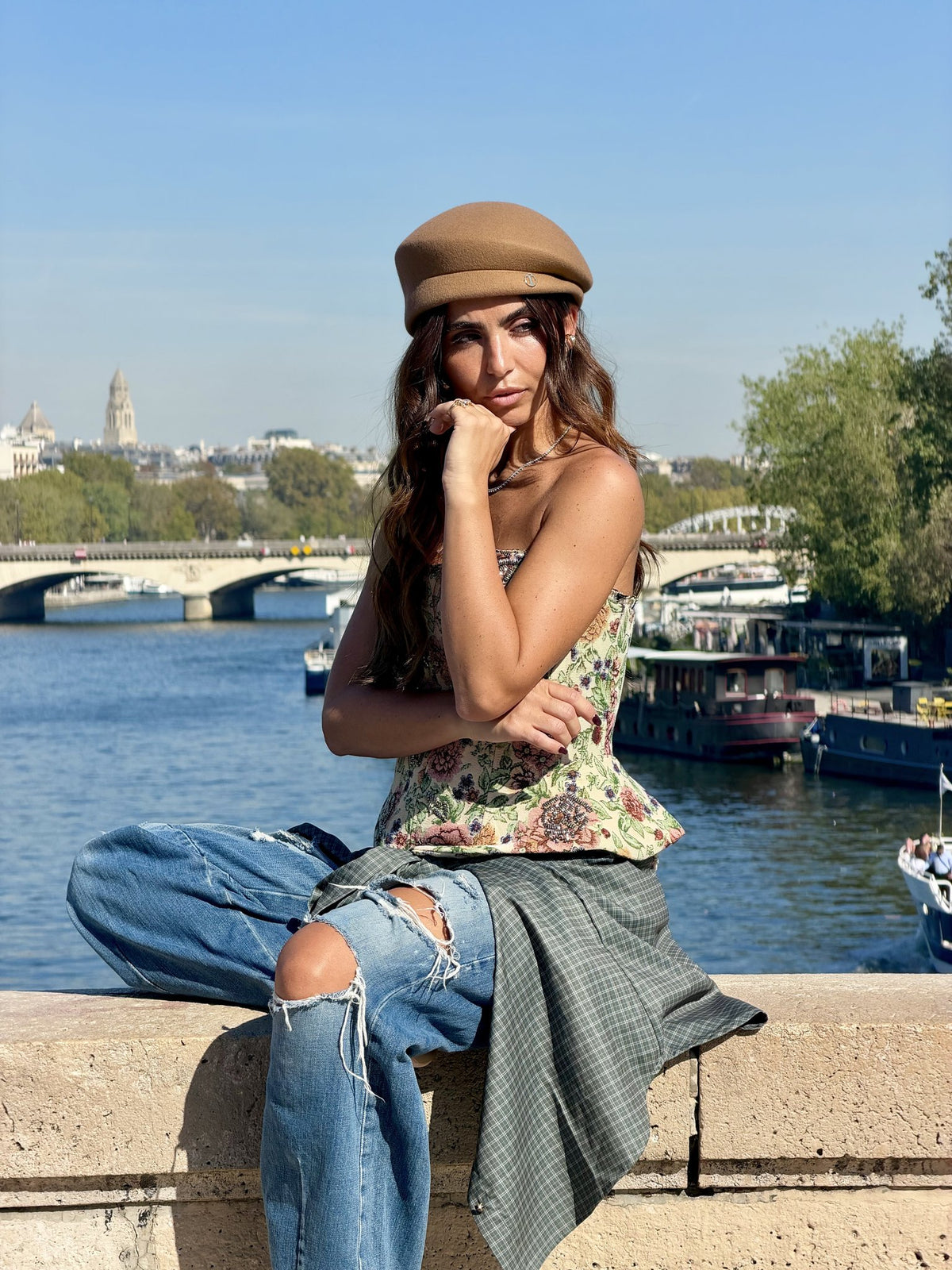 Béret asymétrique en laine – Camel
