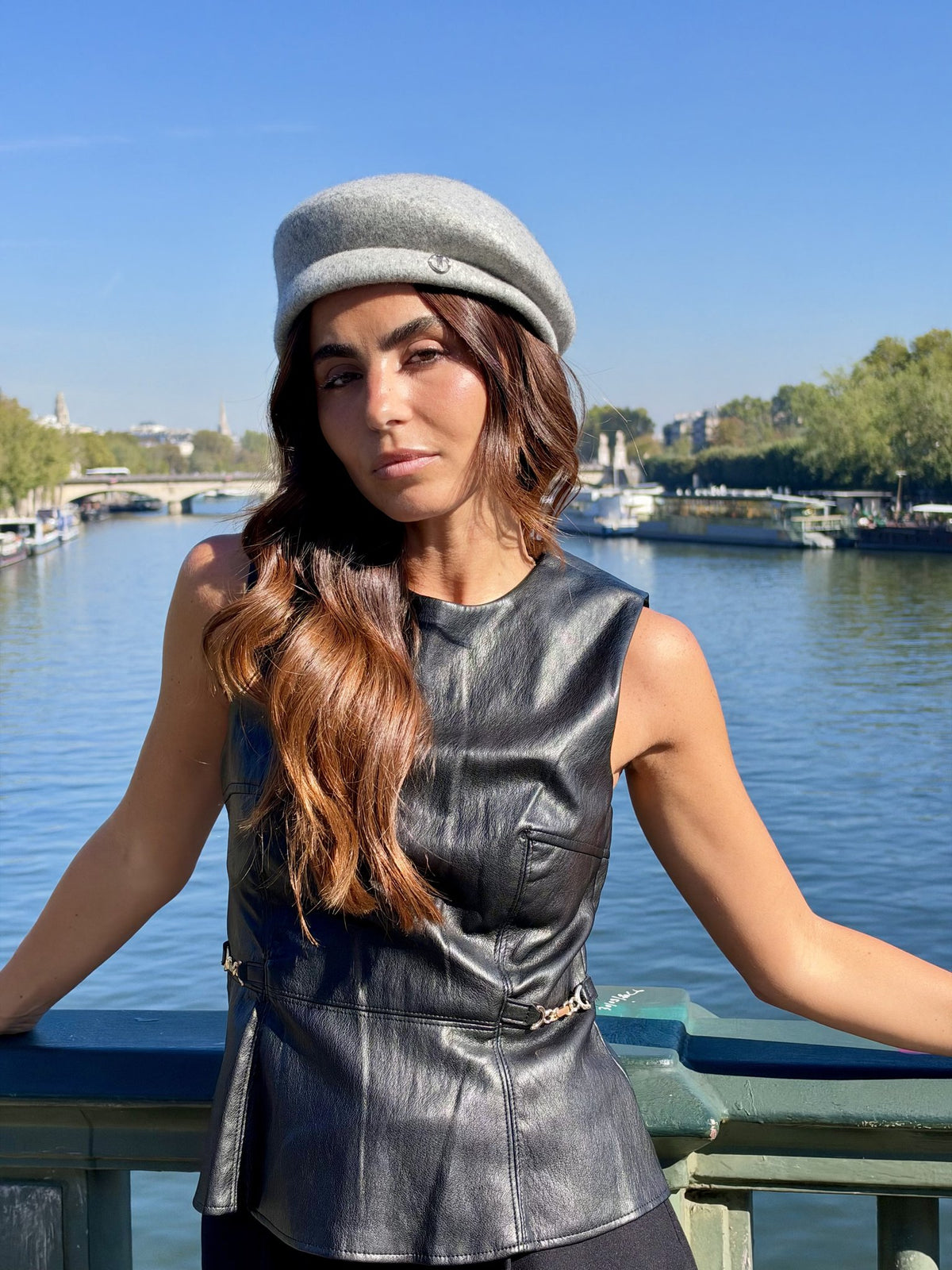 Béret asymétrique en laine – Gris chiné clair – vue 3