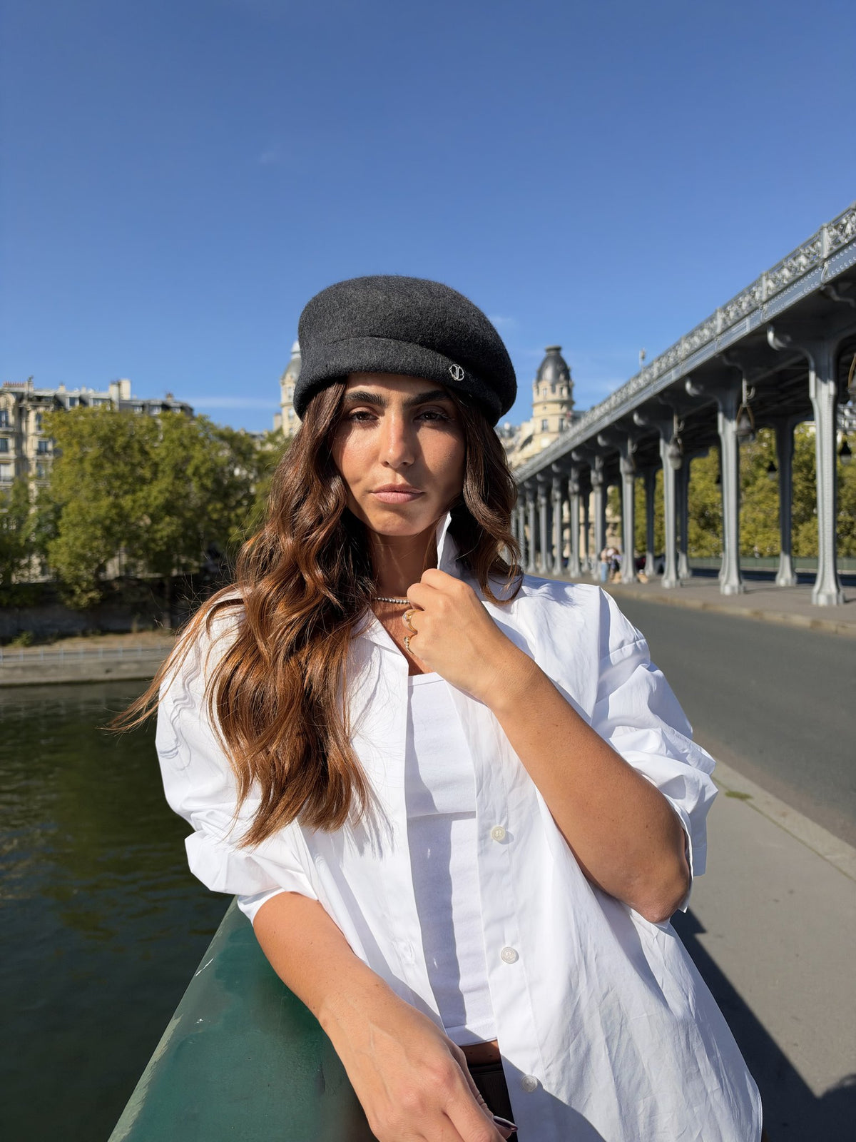 Béret asymétrique en laine – Gris chiné foncé – vue 3