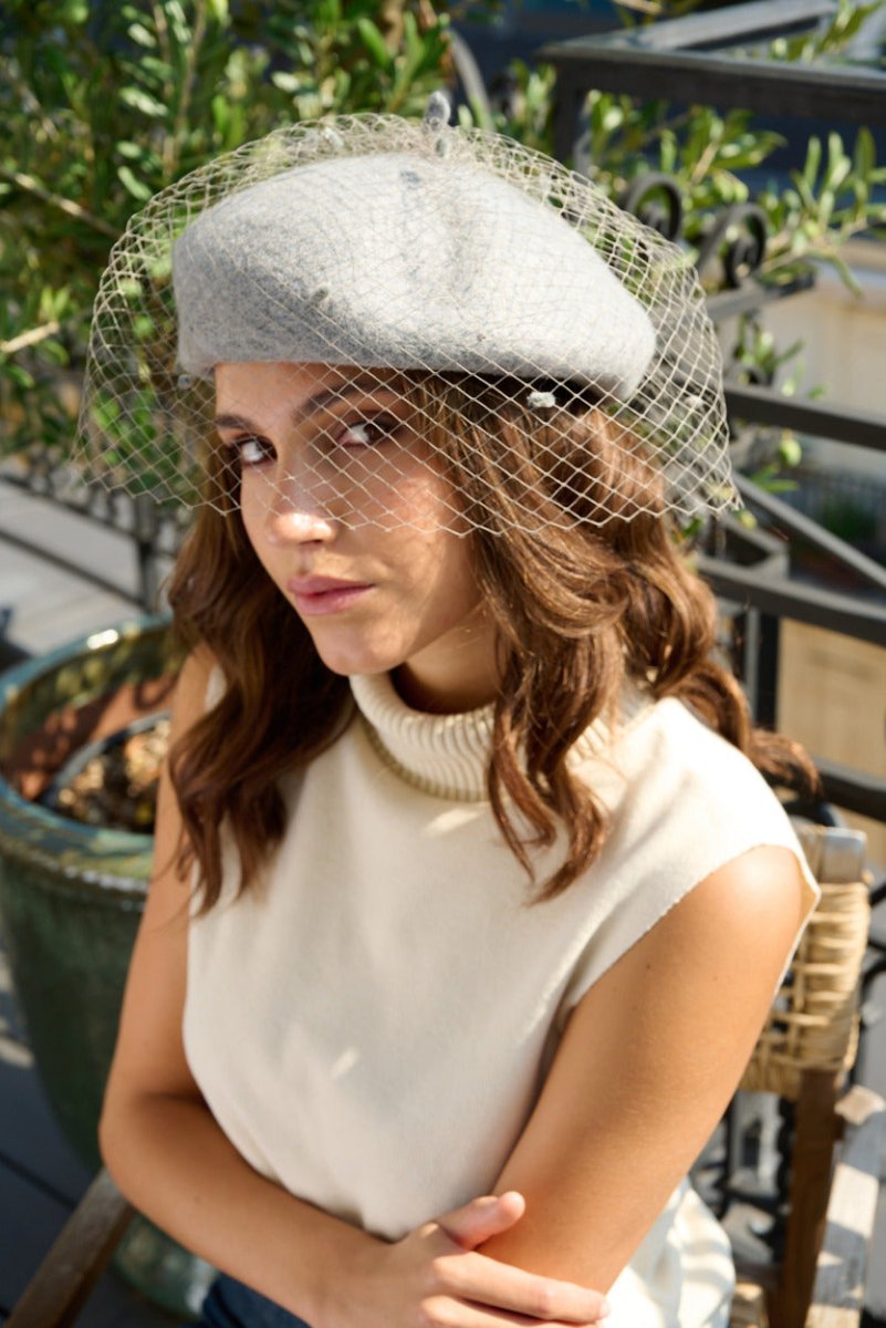 Béret voilette en laine – Gris chiné clair – vue 1