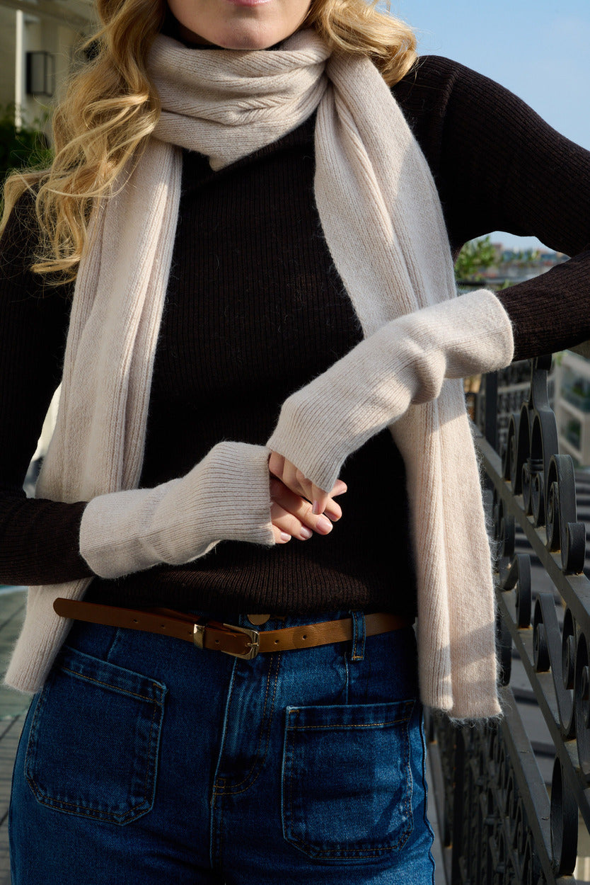 Bonnet, écharpe et mitaines en laine et cachemire – Beige – vue 4