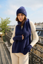 Bonnet, écharpe et mitaines en laine et cachemire – Bleu marine – vue 2