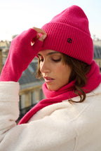 Bonnet, écharpe et mitaines en laine et cachemire – Fuchsia – vue 2