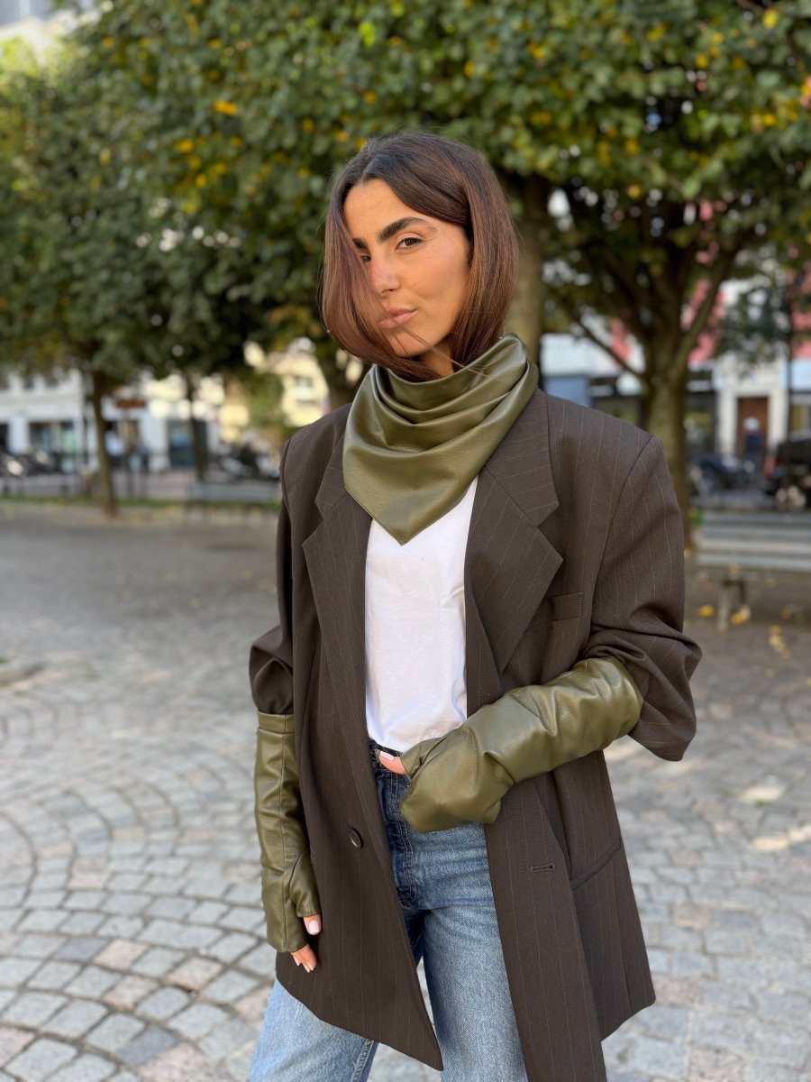 Coffret Triangle et mitaines effet cuir vegan – Kaki