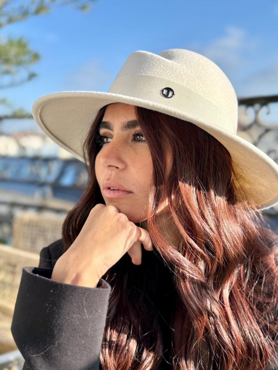 Fédora Chloé asymétrique en laine feutrine – Blanc – vue 3