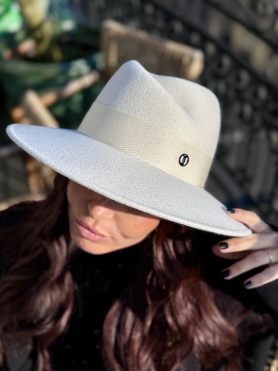 Fédora Chloé asymétrique en laine feutrine – Blanc – vue 4