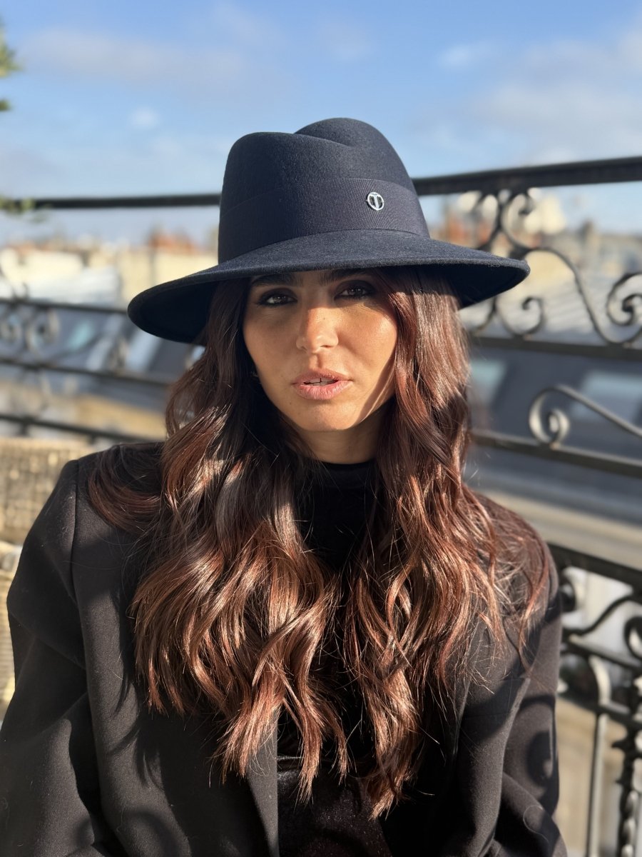 Fédora Chloé asymétrique en laine feutrine – Bleu marine – vue 4