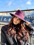 Fédora Chloé asymétrique en laine feutrine – Bordeaux – vue 1