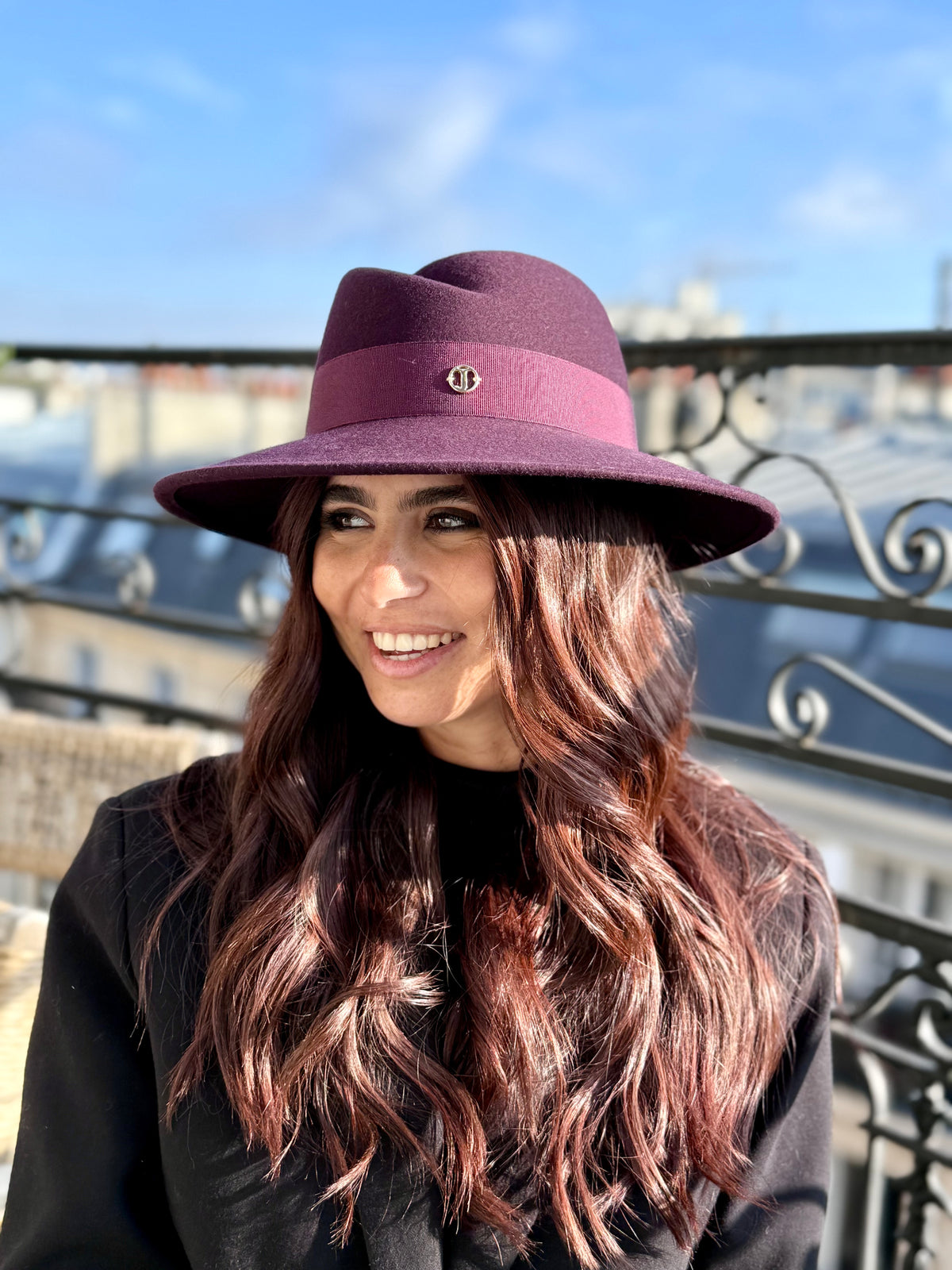 Fédora Chloé asymétrique en laine feutrine – Bordeaux – vue 2