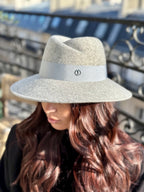 Fédora Chloé asymétrique en laine feutrine – Gris chiné clair – vue 2