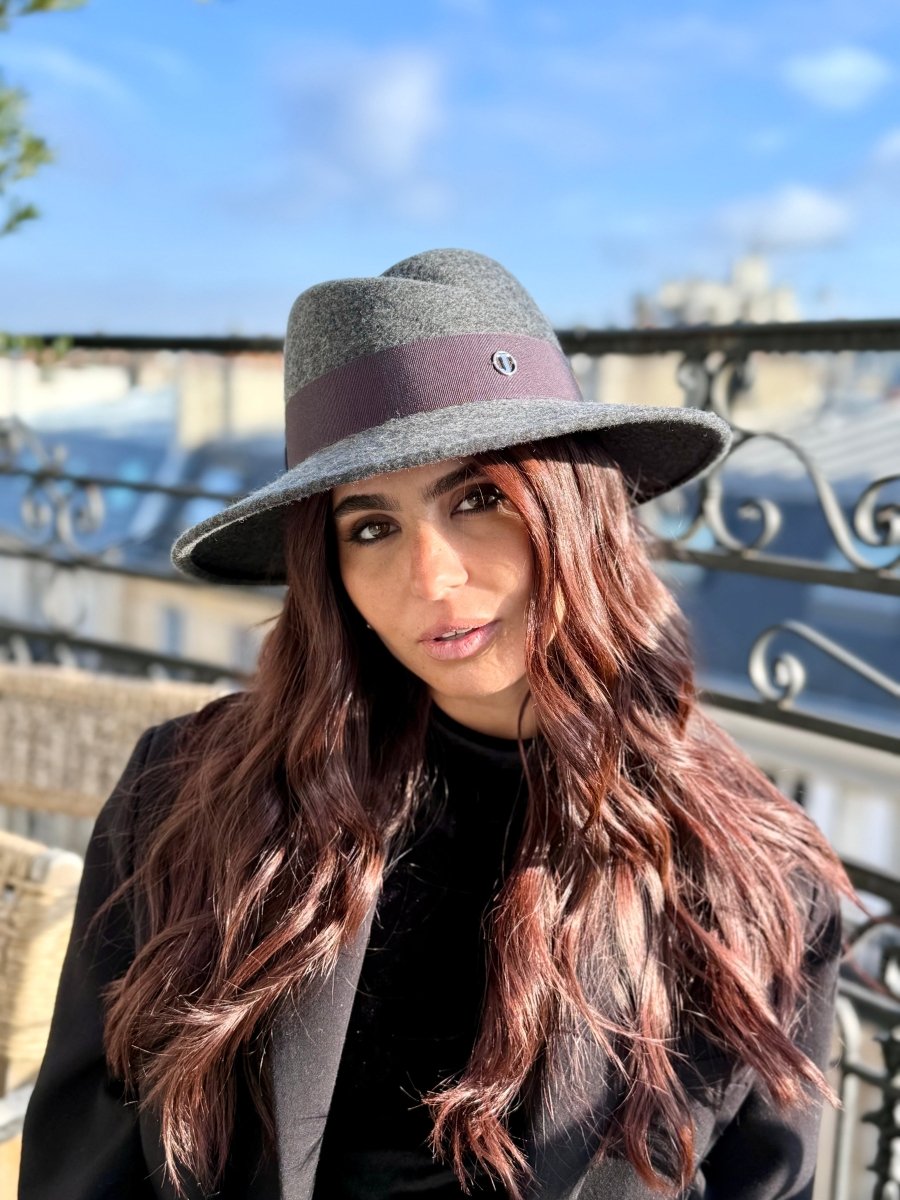 Fédora Chloé asymétrique en laine feutrine – Gris chiné foncé – vue 1