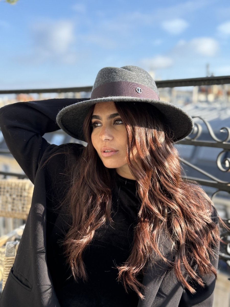 Fédora Chloé asymétrique en laine feutrine – Gris chiné foncé – vue 3