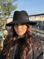 Fédora Chloé asymétrique en laine feutrine – Noir – vue 1