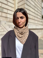 Triangle écharpe effet cuir vegan à œillets – Taupe – vue 2
