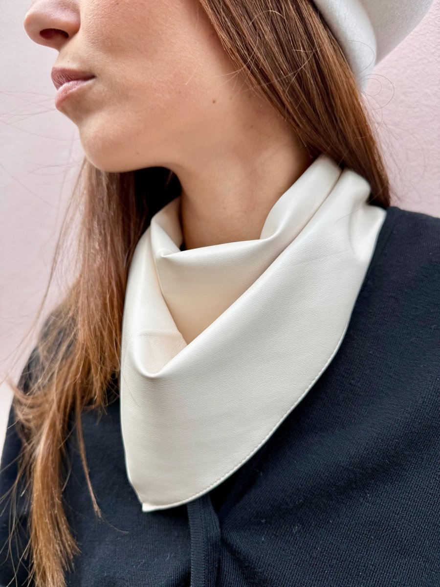 Triangle écharpe effet cuir vegan uni – Blanc – vue 1