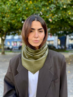 Triangle écharpe effet cuir vegan uni – Kaki – vue 1