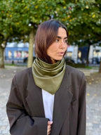 Triangle écharpe effet cuir vegan uni – Kaki – vue 2