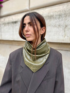 Triangle écharpe Effet Cuir Vegan Détails : Œillets dorés sur le pourtour - Joe & Mey