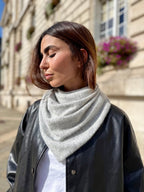 Triangle écharpe de cou en laine et cachemire – Gris chiné clair – vue 4