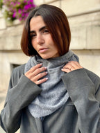 Triangle écharpe de cou en laine et cachemire – Gris chiné foncé – vue 3