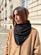 Triangle écharpe de cou en laine et cachemire – Noir – vue 1