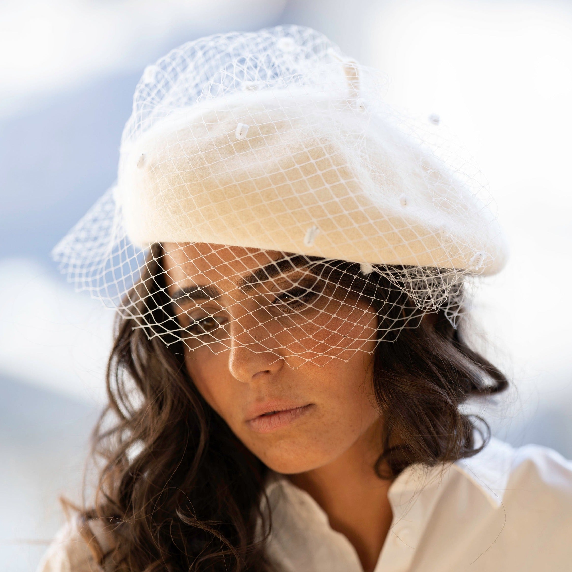 Béret en Laine avec voilette blanc