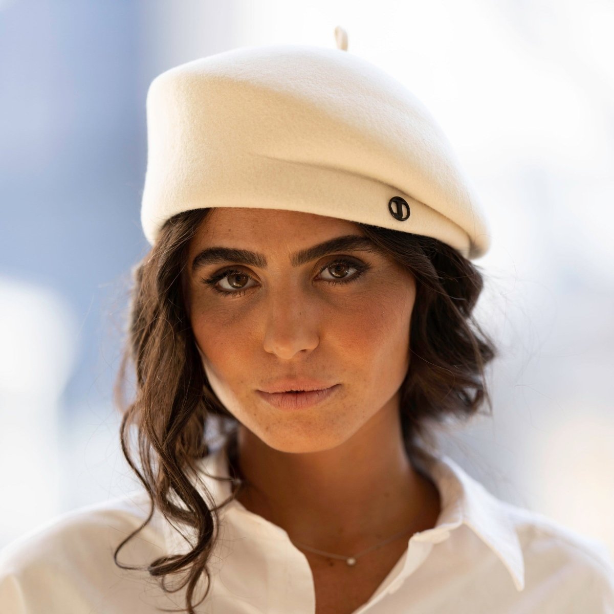 Béret asymétrique en laine – Blanc – vue 1