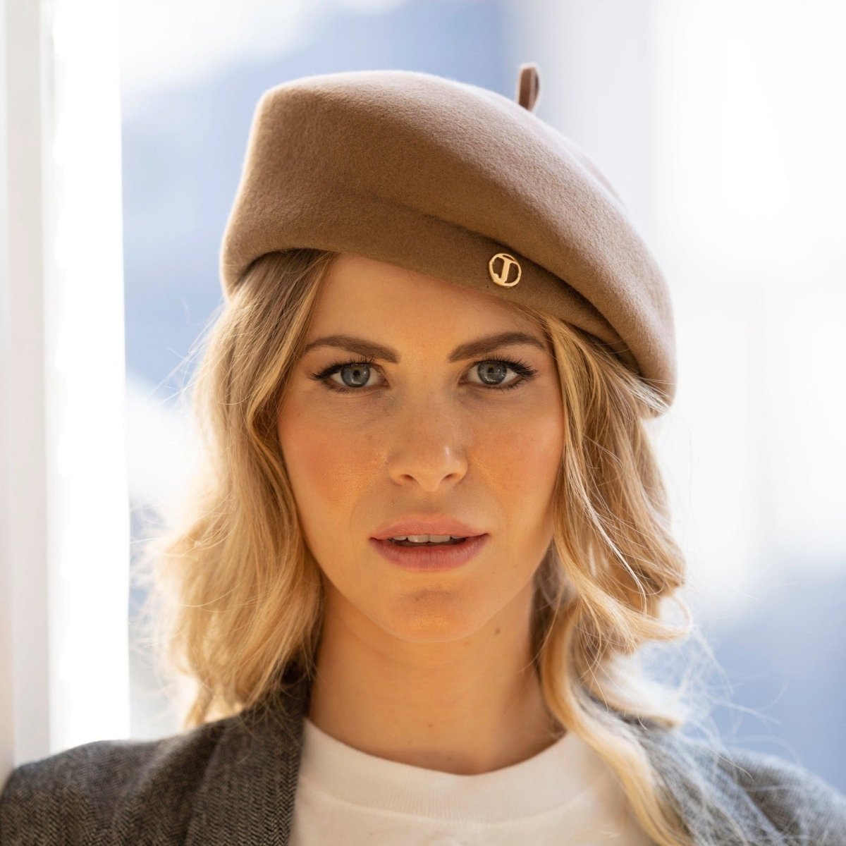 Béret asymétrique en laine – Camel – vue 2