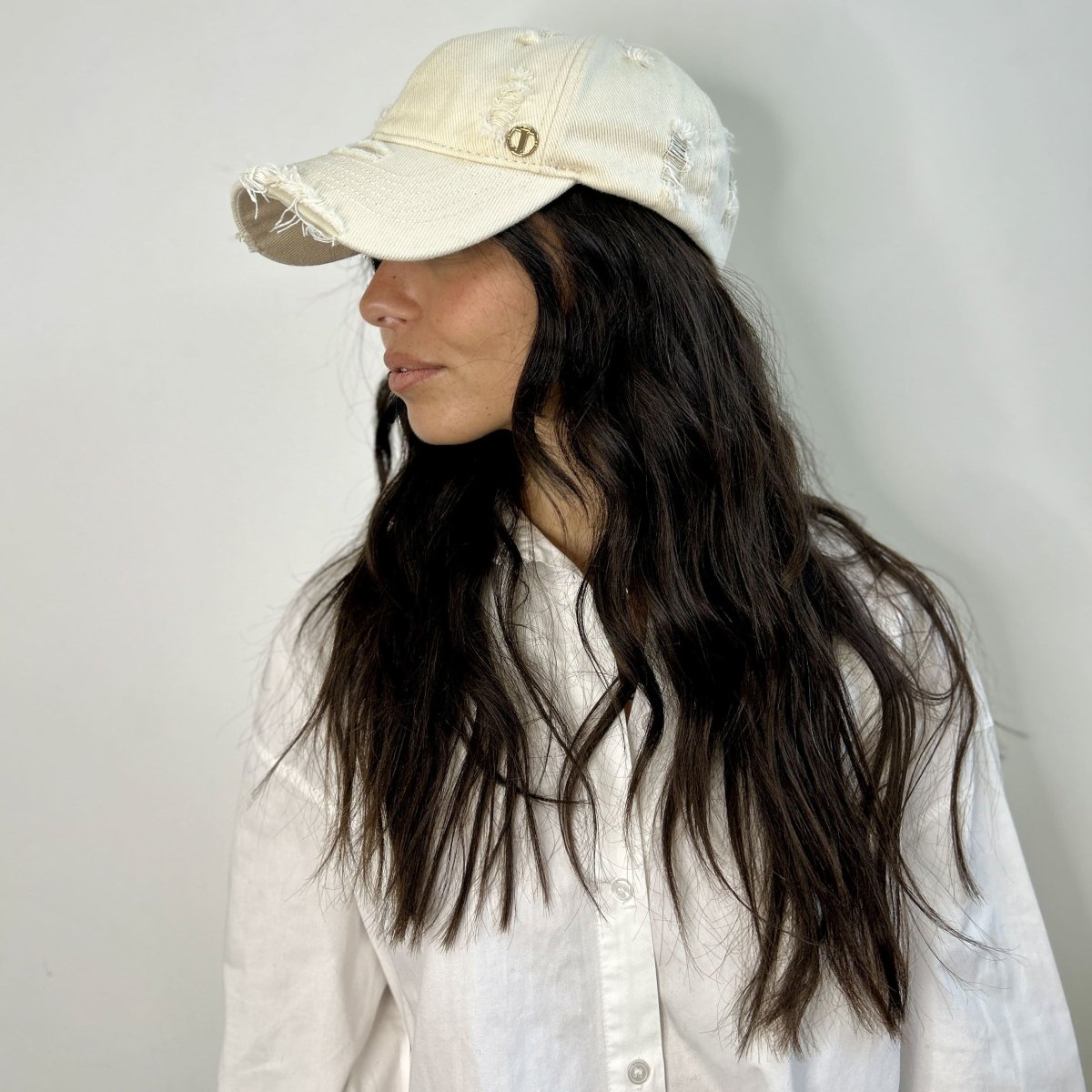 Casquette baseball effet déchiré – Écru
